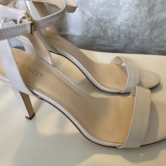NINE WEST ANISTON IVORY SANDALS - Size 10 - Picture 10 of 12